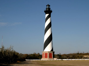 Картинка природа маяки белое чёрное сооружения