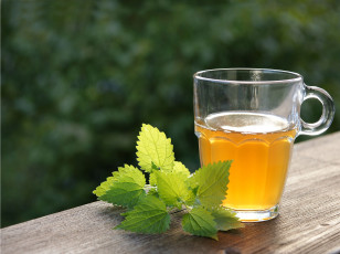 обоя еда, напитки, Чай, кружка, чай, мята, стол