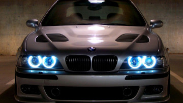 Картинка автомобили bmw фары