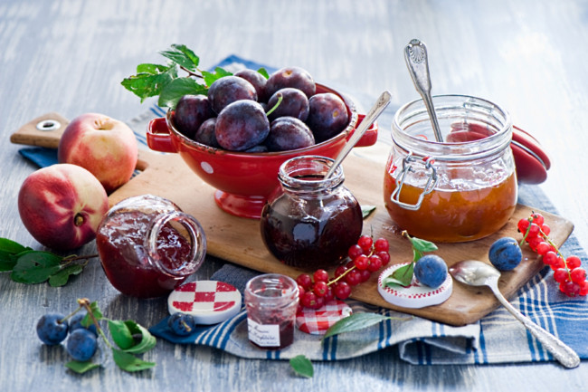 Обои картинки фото еда, натюрморт, смородина, сливы, персики, варенье