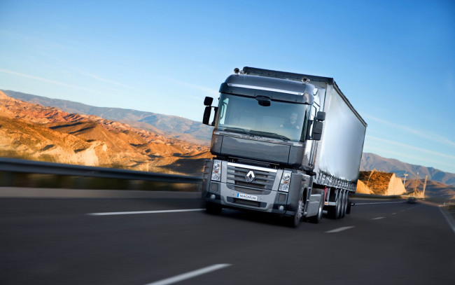 Обои картинки фото автомобили, renault, trucks, магистраль