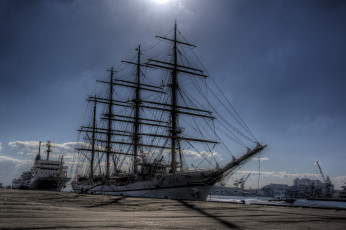 Картинка корабли разные+вместе причал парусник сухогруз