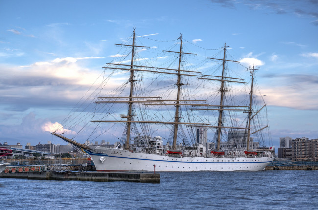 Обои картинки фото корабли, парусники, корабль, причал, город