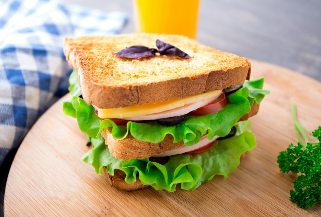 Обои картинки фото еда, бутерброды,  гамбургеры,  канапе, хлеб, зелень, колбаса, бутерброд