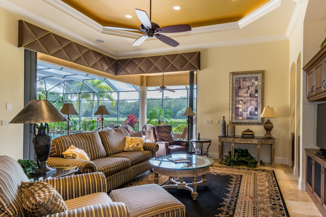 Обои картинки фото интерьер, гостиная, кресло, столик, лампы, диван, дизайн