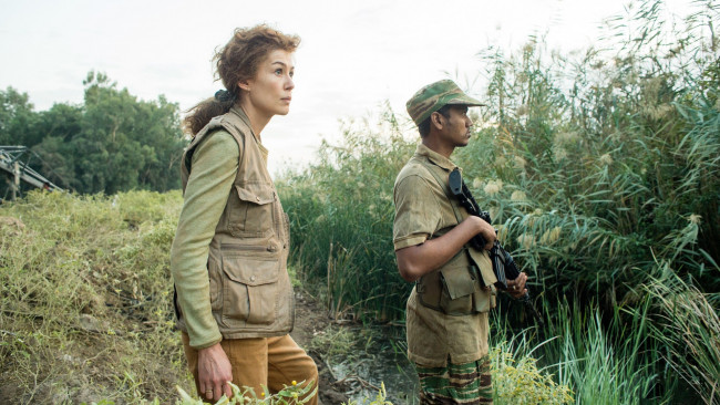 Обои картинки фото a private war , 2018, кино фильмы, -unknown , другое, розамунд, пайк, биография, военный, драма, a, private, war, rosamund, pike, частная, война