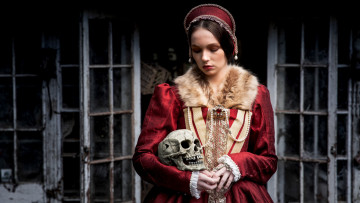 Картинка девушки -+брюнетки +шатенки череп старинный наряд