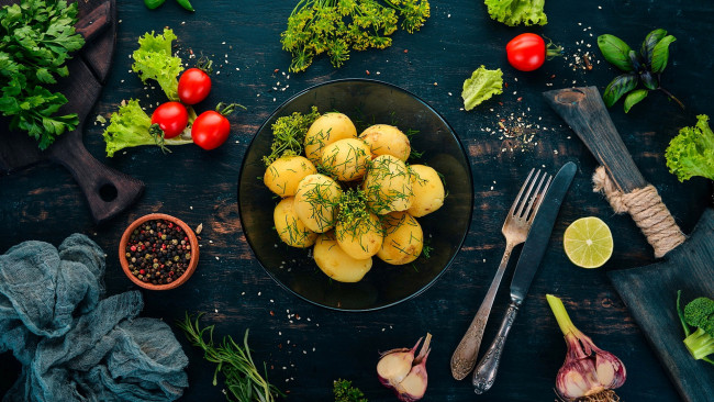 Обои картинки фото еда, картофель, чеснок, картошка, укроп