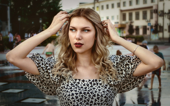 Обои картинки фото девушки, - блондинки,  светловолосые, локоны