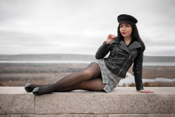 Картинка бестия девушки -+брюнетки +шатенки девушка женщина брюнетка темноволосая сексуальная модель звезда позирует разная обувь верхняя стильная одежда нижнее эротическое бельё трусы лифчик колготки чулки аксессуары макияж и множество элементов на фотографии