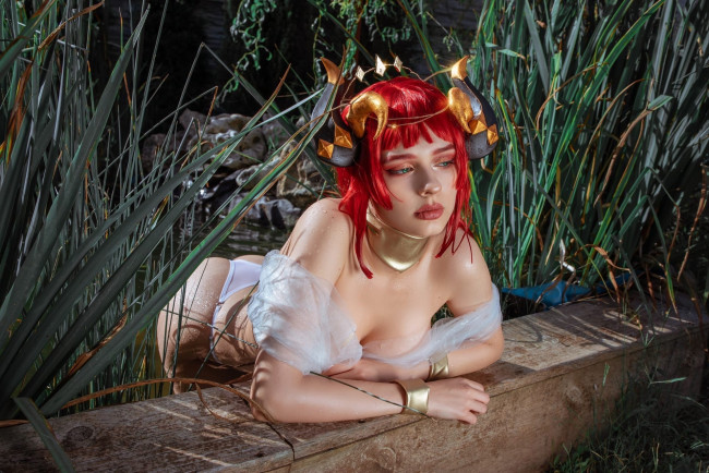 Обои картинки фото девушки, - креатив,  косплей, костюм, образ, пруд, белье