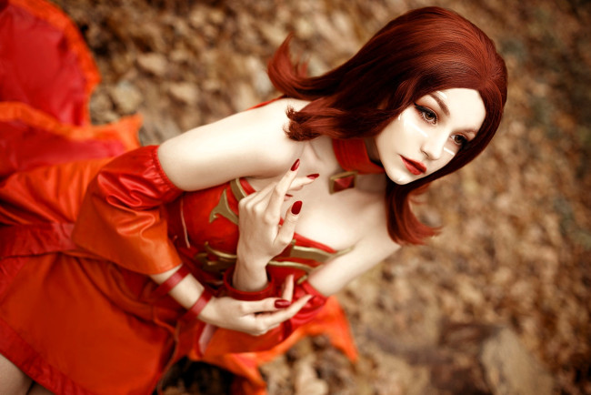 Обои картинки фото девушки, tenletters, образ, косплей, наряд, костюм, платье, листья, осень