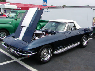 Картинка автомобили выставки уличные фото