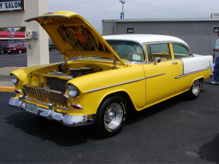 Картинка автомобили выставки уличные фото