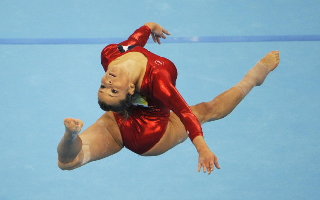 Обои картинки фото alicia, sacramone, спорт, гимнастика, воздушный, шпагат