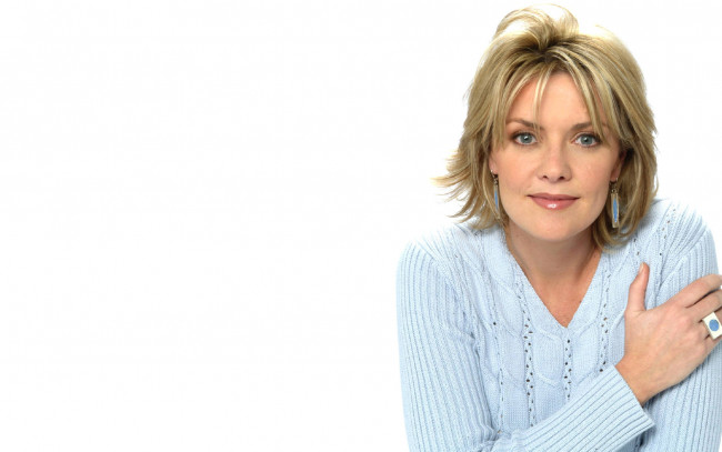 Обои картинки фото Amanda Tapping, девушки, , , свитер, блондинка