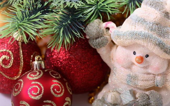 Обои картинки фото праздничные, снеговики, шарики, снеговик