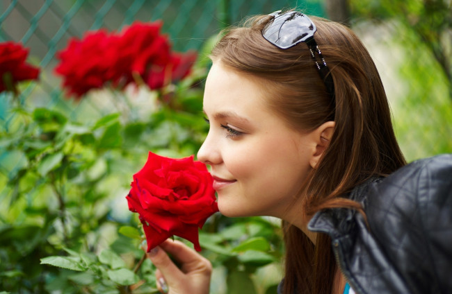 Обои картинки фото -Unsort Лица Портреты, девушки, unsort, лица, портреты, очки, настроение, розы, amelie