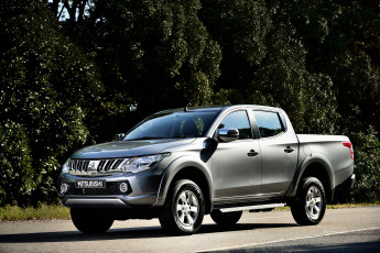 Картинка автомобили mitsubishi 2014г серый triton double cab th-spec