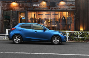 Картинка 2015+mazda2 автомобили mazda улица голубой металлик