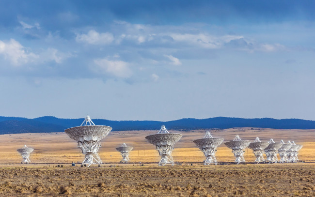 Обои картинки фото космос, разное, другое, небо, антенны, пейзаж, поле