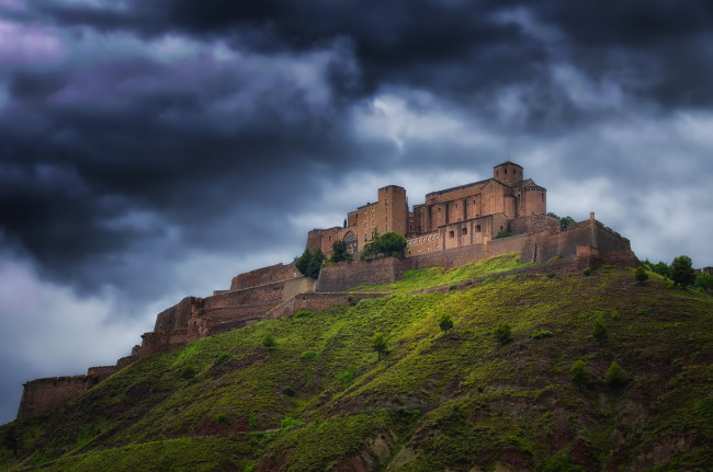 Обои картинки фото castell de cardona, города, замки испании, замок, холм