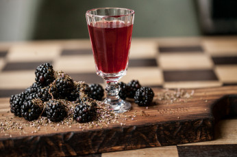 Картинка еда напитки +сок сок ежевика ягоды