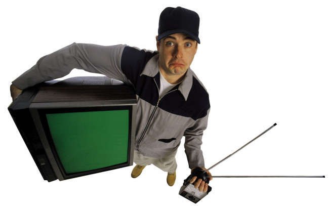 Обои картинки фото мужчины, - unsort, телемастер, антенна, телевизор