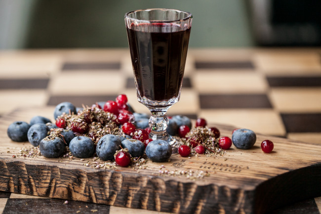 Обои картинки фото еда, напитки,  сок, сок, черника, ягоды, клюква