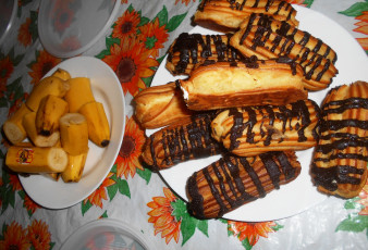 Картинка еда пирожные +кексы +печенье бананы