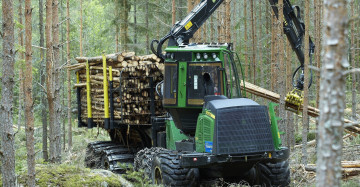 Картинка техника лесоповалочная+техника john deere
