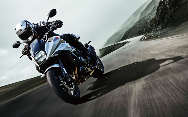 Обои картинки фото 2019 suzuki katana, мотоциклы, suzuki, супербайки, дорога, 2019, katana, сузуки, японские, мотоциклист