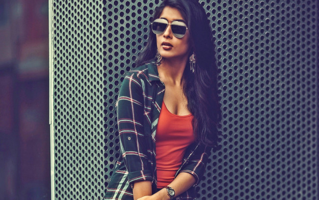 Обои картинки фото nikitha sharma, девушки, nikita sharma, модель, индийская, знаменитость, красивая, женщина, болливуд, портрет, актриса, фотосессия