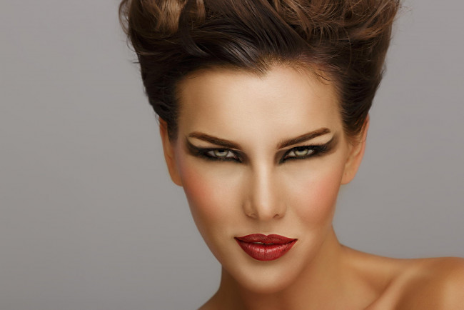 Обои картинки фото gabriela iliescu, девушки, -unsort , лица,  портреты, крашеная, лицо, портрет, макияж, взгляд, шатенка, красотка, модель, девушка, gabriela, iliescu