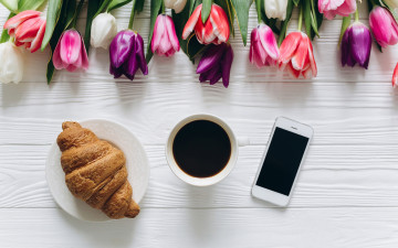 Картинка еда кофе +кофейные+зёрна тюльпаны круассан телефон
