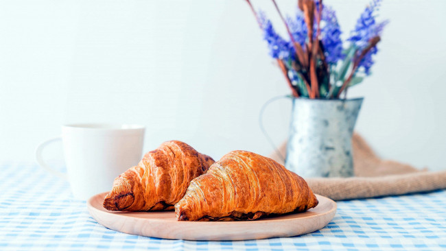 Обои картинки фото еда, хлеб,  выпечка, круассаны