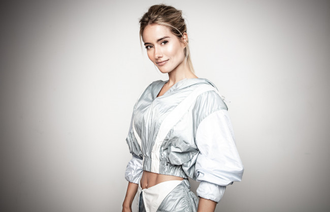 Обои картинки фото juliia parshuta, музыка, -другое, juliia, parshuta, юлия, паршута, девушка, модель, блондинка, красотка, красавица, флирт, стройная, фигура, сексуальная, секси, поза, взгляд, макияж, певица, актриса, блогер