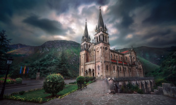 Картинка города -+католические+соборы +костелы +аббатства здание испания небо на открытом воздухе базилика санта мария ла реаль де ковадонга пасмурно астурия