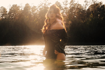 Картинка девушки -+рыжеволосые+и+разноцветные рыжая платье озеро деревья