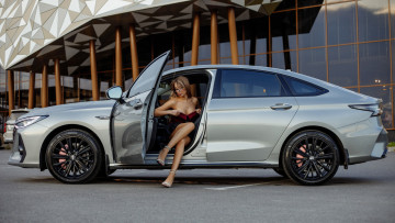 Картинка автомобили -авто+с+девушками chery arrizo 8