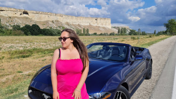 Картинка автомобили -авто+с+девушками mustang