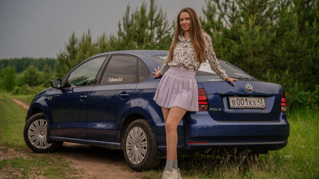 Обои картинки фото автомобили, -авто с девушками, volkswagen, polo