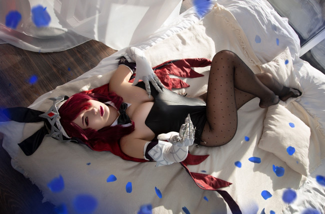 Обои картинки фото косплей модель, девушки, - креатив,  косплей, девушка, женщина, разноцветная, сексуальная, модель, звезда, позирует, разная, обувь, верхняя, стильная, одежда, нижнее, эротическое, бельё, трусы, лифчик, аксессуары, макияж, колготки, чулки, и, множество, элементов, на, фотографии