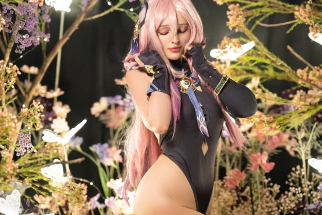 Обои картинки фото hioshicos, девушки, - креатив,  косплей, девушка, женщина, разноцветная, сексуальная, модель, звезда, позирует, разная, обувь, верхняя, стильная, одежда, нижнее, эротическое, бельё, трусы, лифчик, аксессуары, макияж, колготки, чулки, и, множество, элементов, на, фотографии