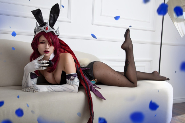 Обои картинки фото косплей модель, девушки, - креатив,  косплей, девушка, женщина, разноцветная, сексуальная, модель, звезда, позирует, разная, обувь, верхняя, стильная, одежда, нижнее, эротическое, бельё, трусы, лифчик, аксессуары, макияж, колготки, чулки, и, множество, элементов, на, фотографии