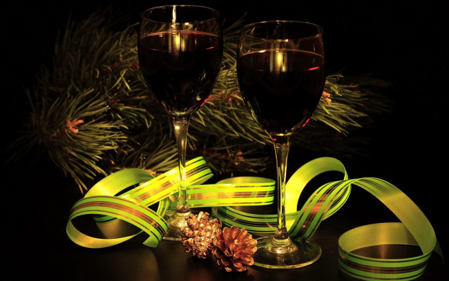 Обои картинки фото еда, напитки, вино, шишки, бокалы