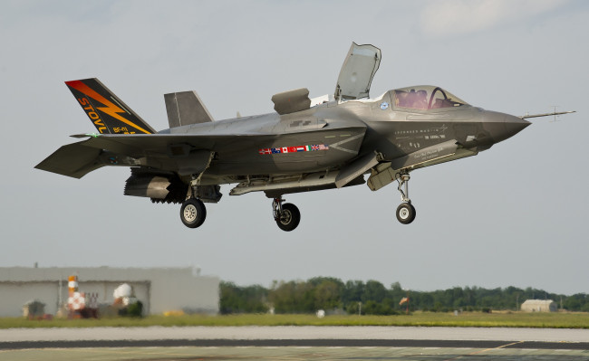 Обои картинки фото lockheed martin f-35 lightning ii, авиация, боевые самолёты, ввс, 5, поколение, малозаметный, истребтель-бомбардировщик, сша