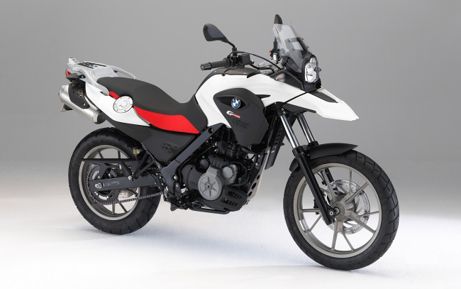 Обои картинки фото мотоциклы, bmw, белый, красный, 2010, g-650, gs