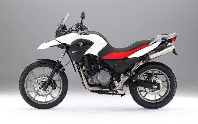 Обои картинки фото мотоциклы, bmw, g-650, gs, 2010, красный, белый