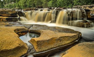 Картинка природа водопады лес водопад река